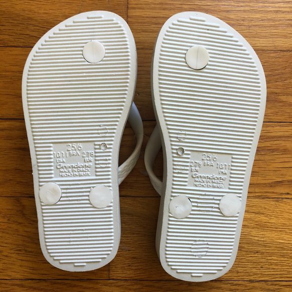 *NEW* Flip Flops - Picture 3 of 3